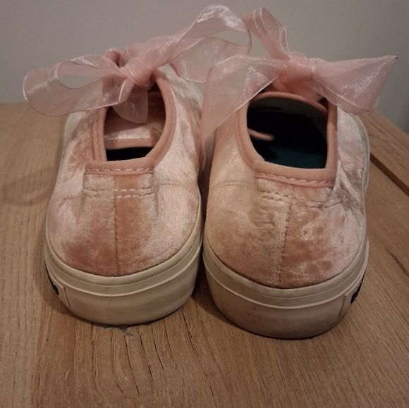 SeaVees By J. Crew Legend Pink Velvet Sneakers Size 7 - Picture 2 of 6